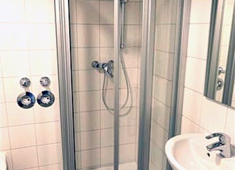 Düsseldorf Pempelfort Einzelzimmer eigene Dusche